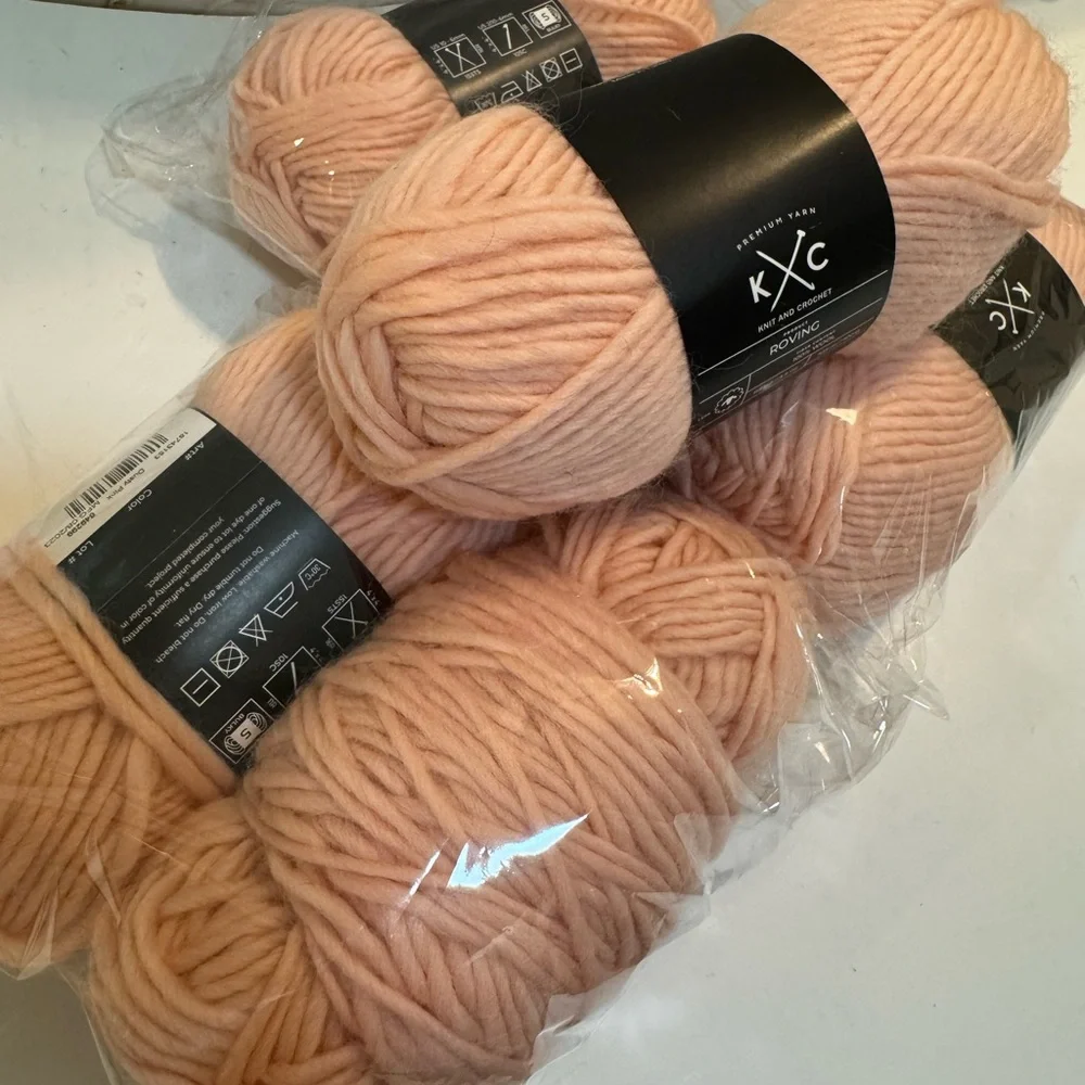 Roving Yarn in 100% wool.  Soft/ warm breathable - Picture 2 of 8